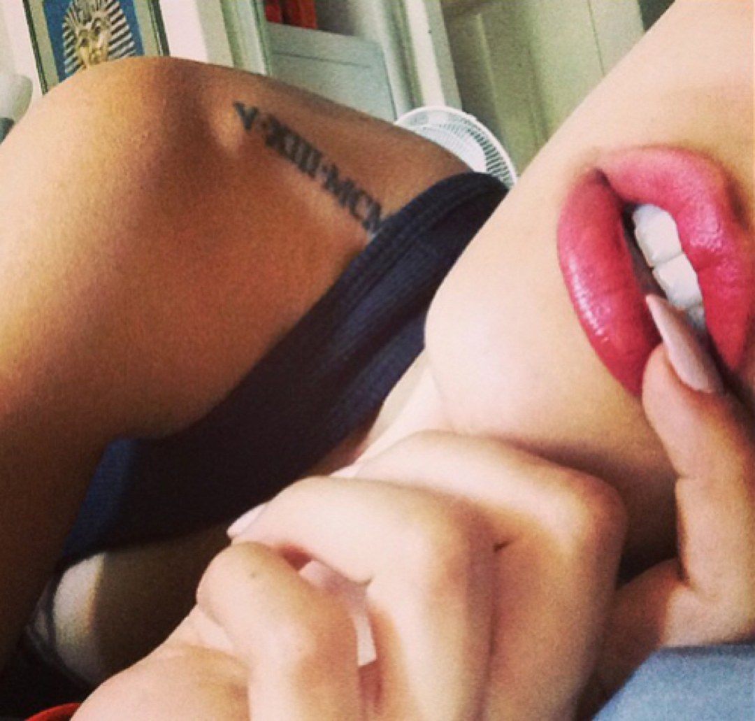 Los labios de la chica selfie