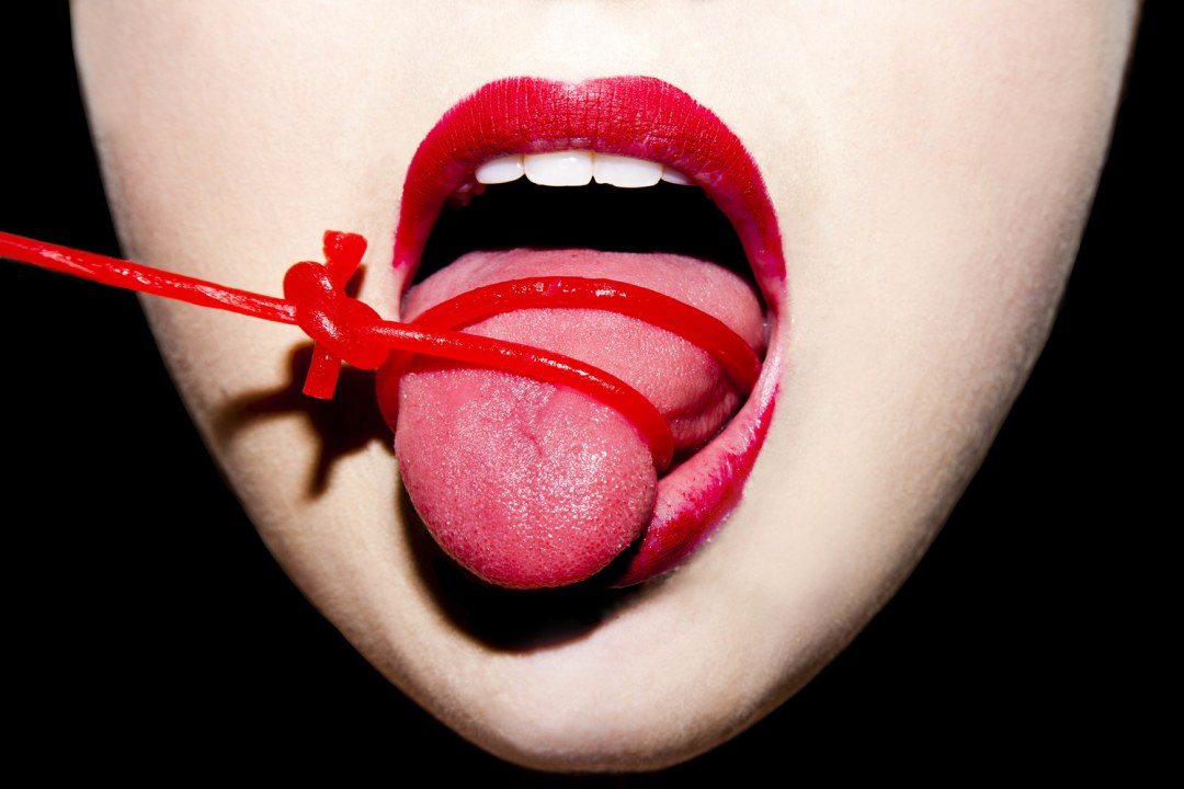 Labios atados