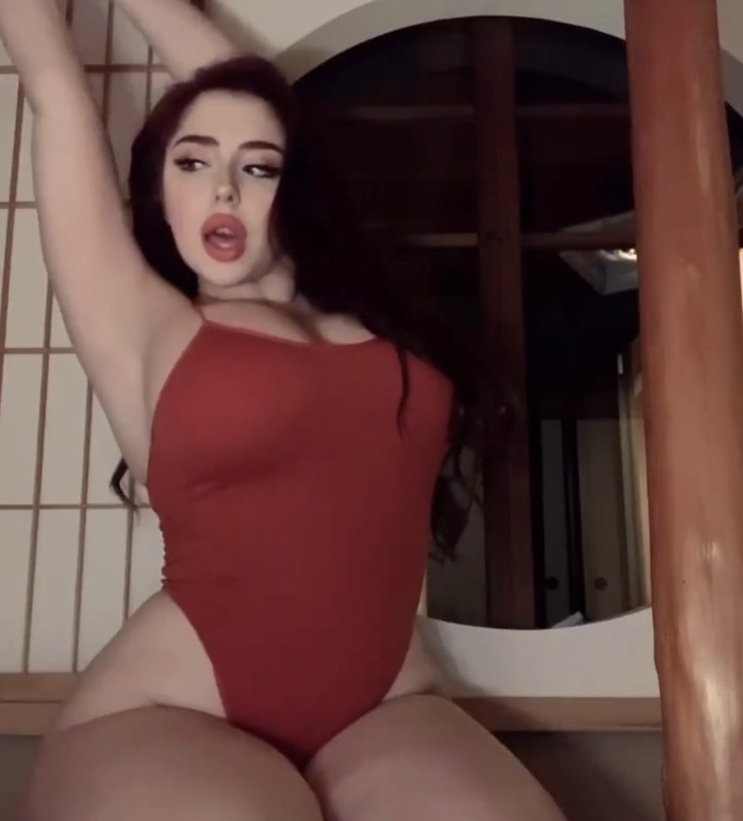 Gran ciruela a escala solamente Juliette Michelle