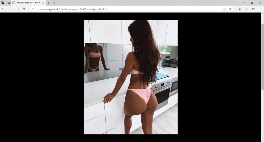 Chicas de anime en pleno crecimiento en un traje de baño