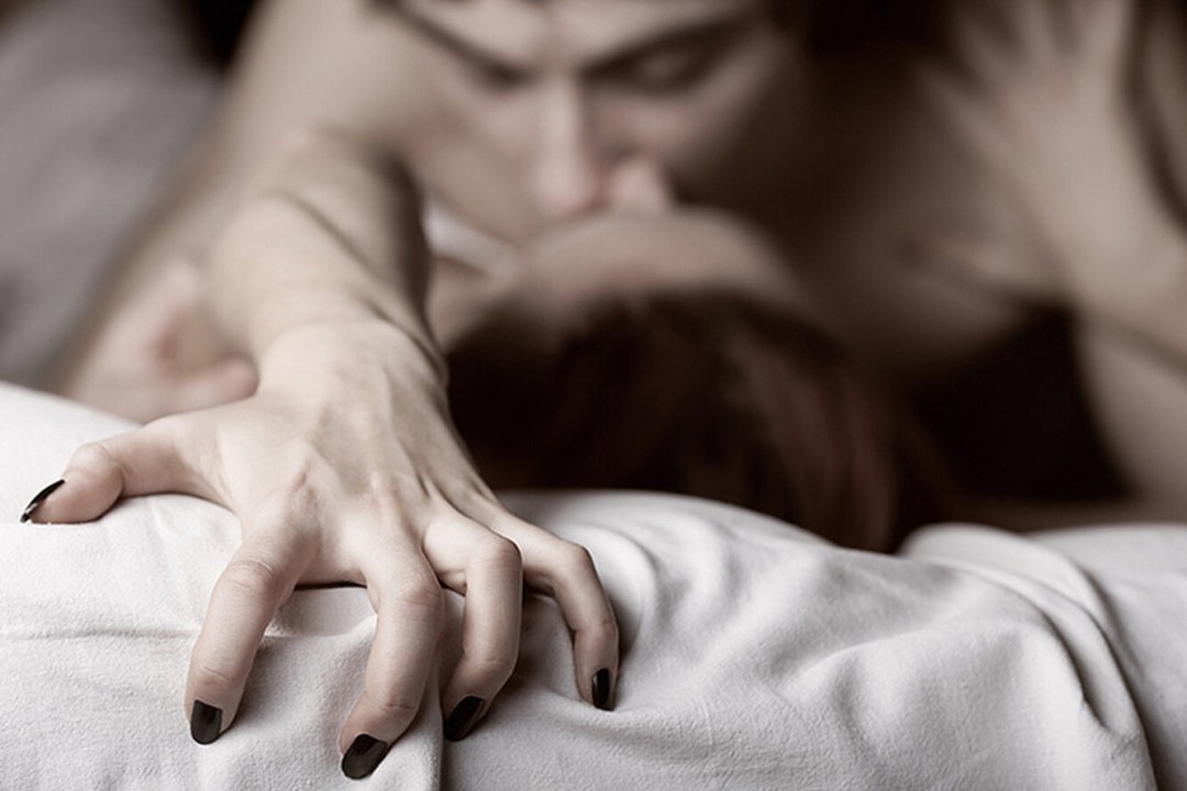 El hombre y la mujer están comprometidos
