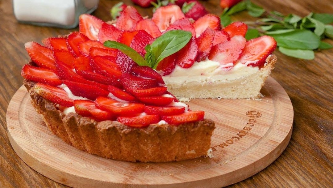 Pie de arena con requesón y fresas