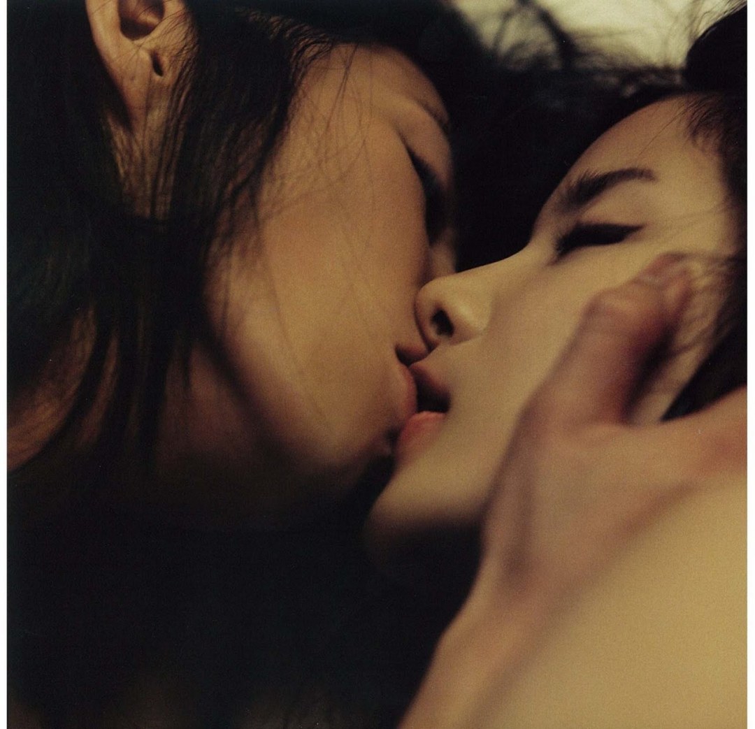 Beso japonés de chicas