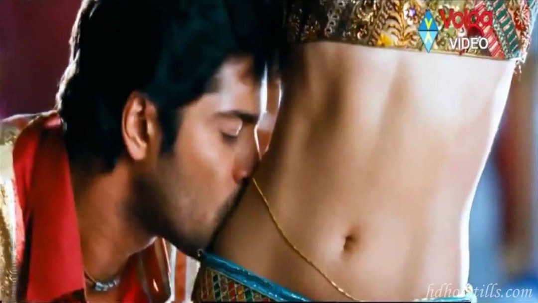 Beso de ombligo caliente