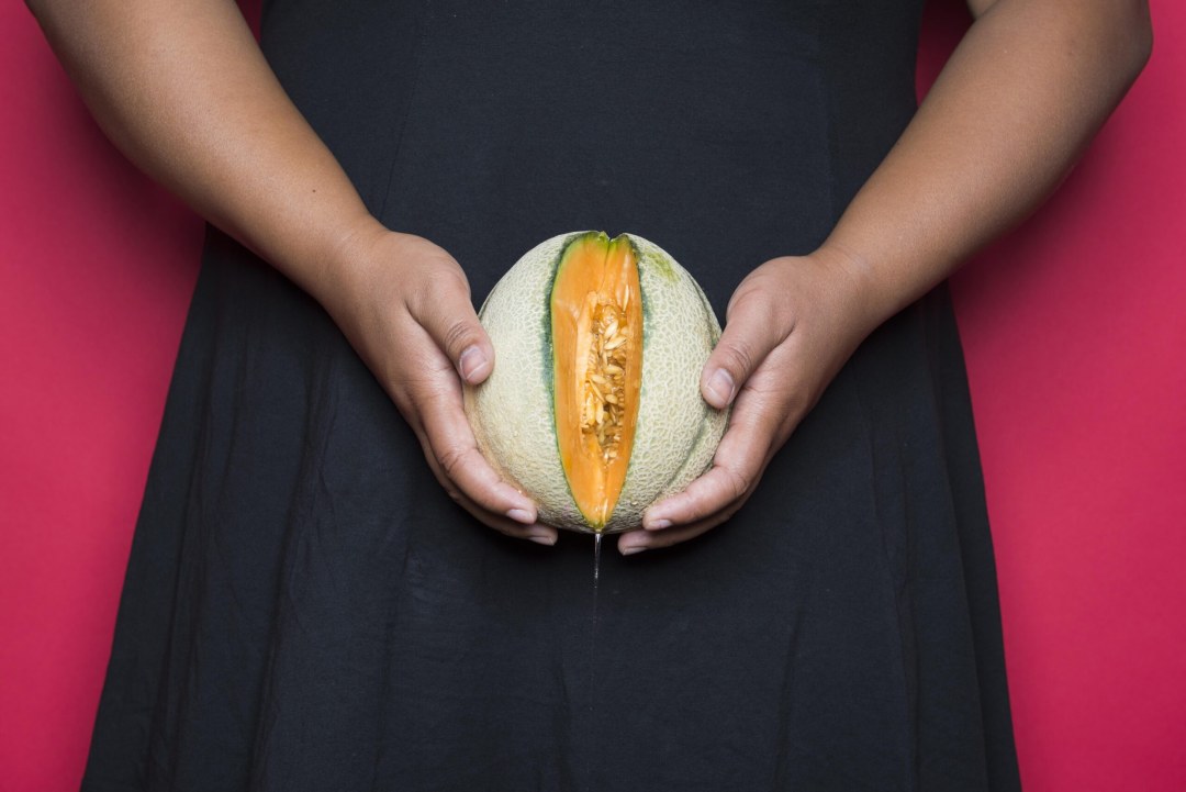 Pecho femenino en forma de melones
