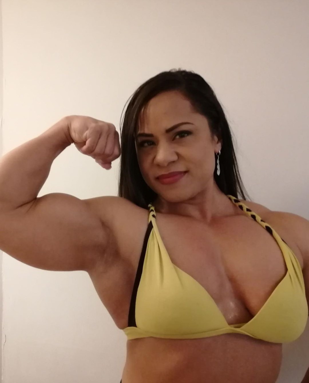 Los bíceps más grandes del mundo en mujeres