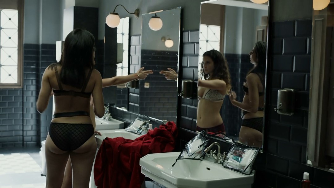 Alba Flores y Ursula Korbero
