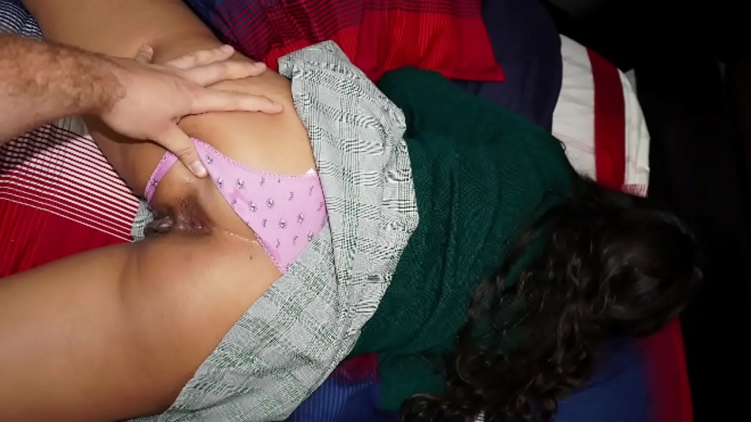 Colegiala sin bragas en una inspección