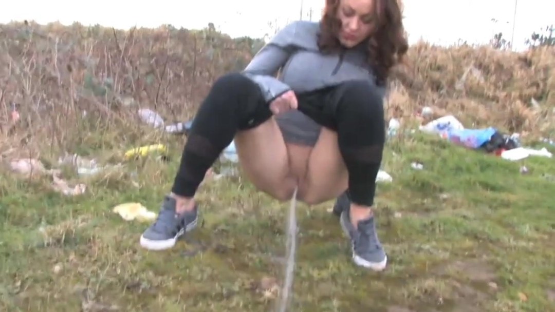 Pissing de mujeres cerrando en HD