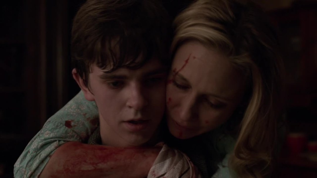 Beso de Bates Motel