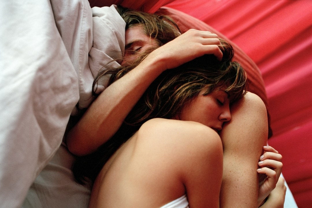 Abrazos en la cama