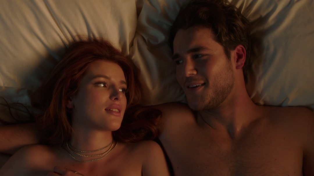 Bella Thorne Bed Escenas