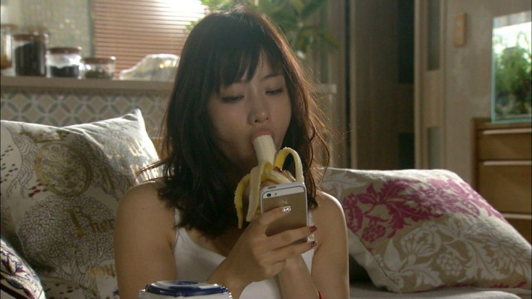 Ellie y Dina la última de nosotros 2 camas escena 18