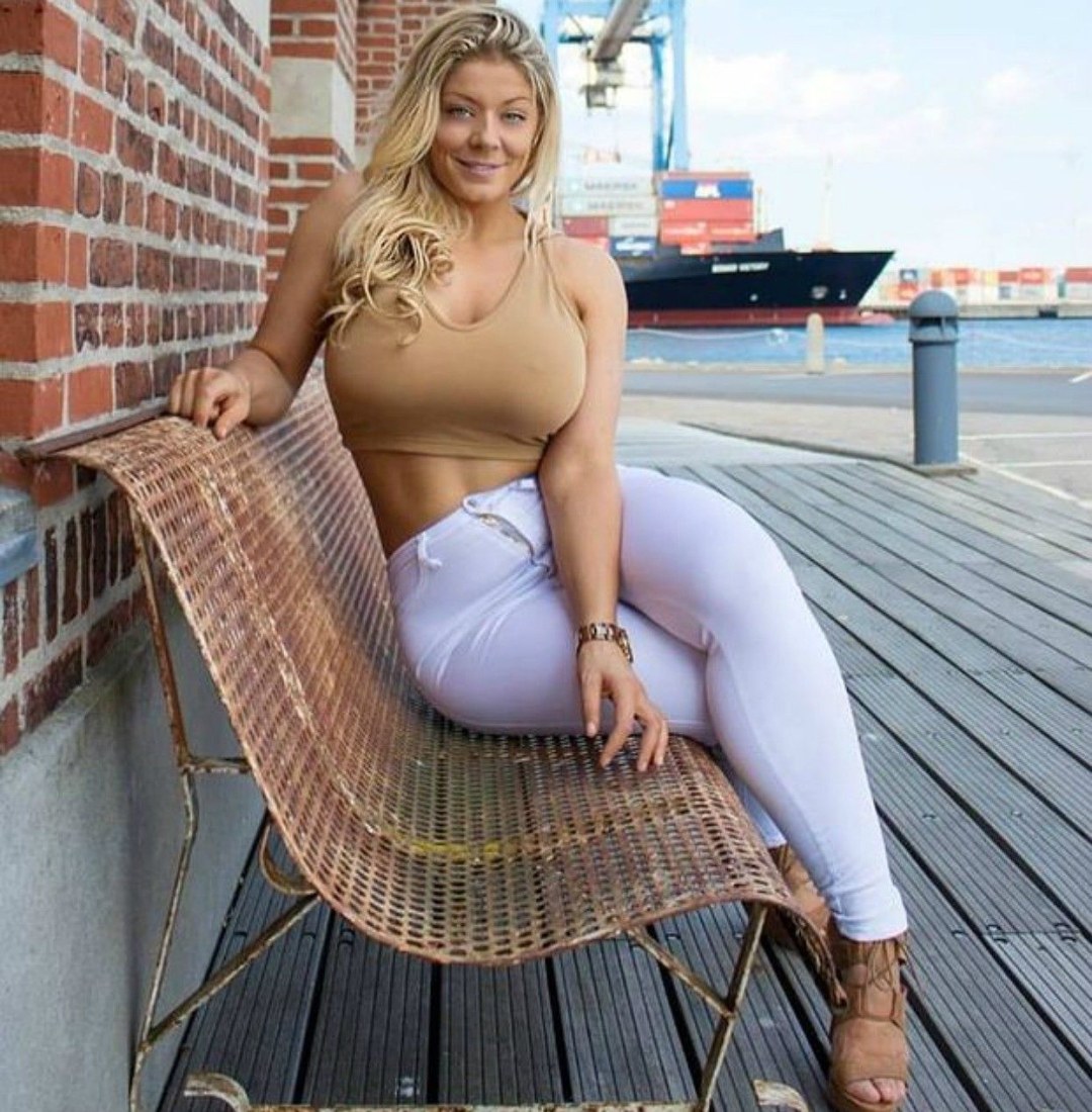 Mia arena culo desnuda