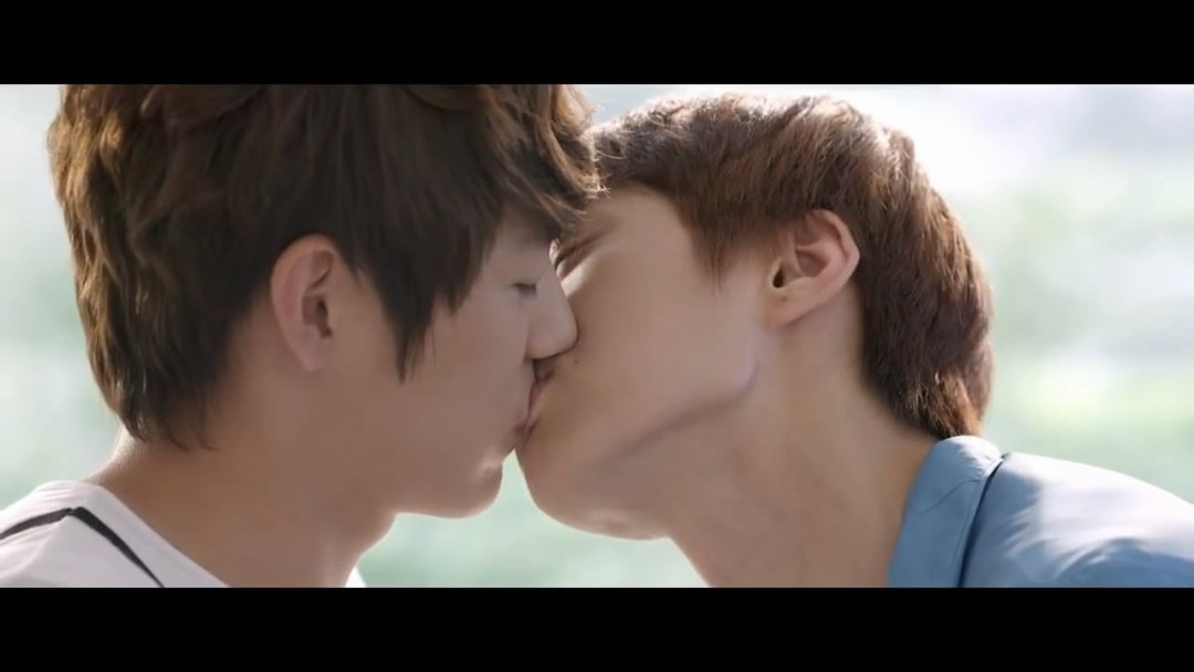 Drama de besos de chicos