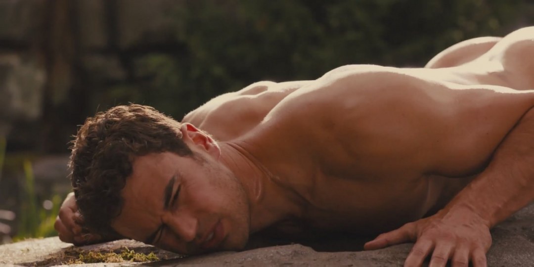 THEO JAMES ESPOSA VIAJE