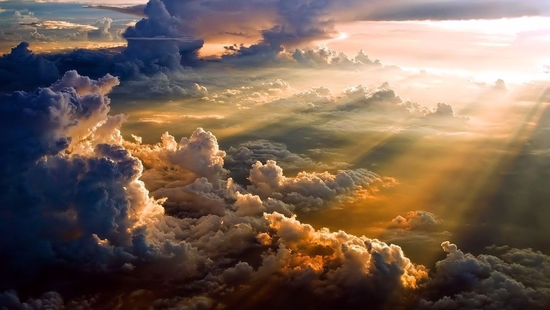 Sobre las nubes