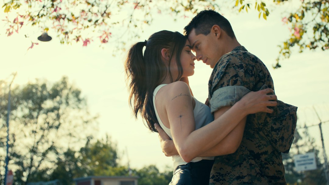 Sofía Karson en la película Purple Hearts