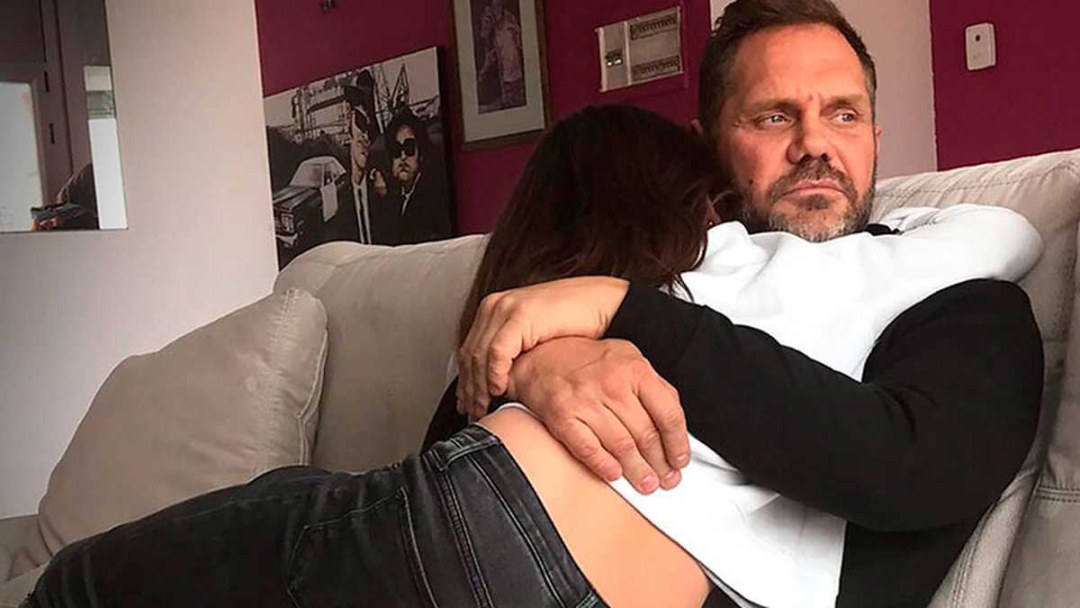 Mamá le enseña a su hija, sexo