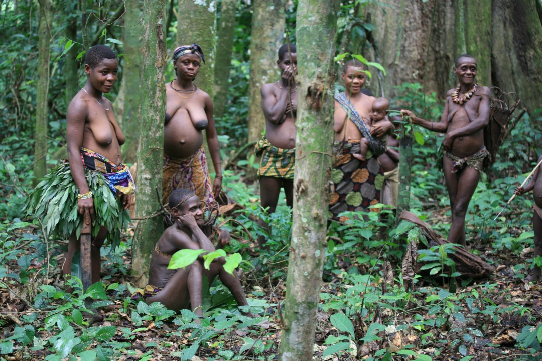 Caníbales de mujeres desnudas