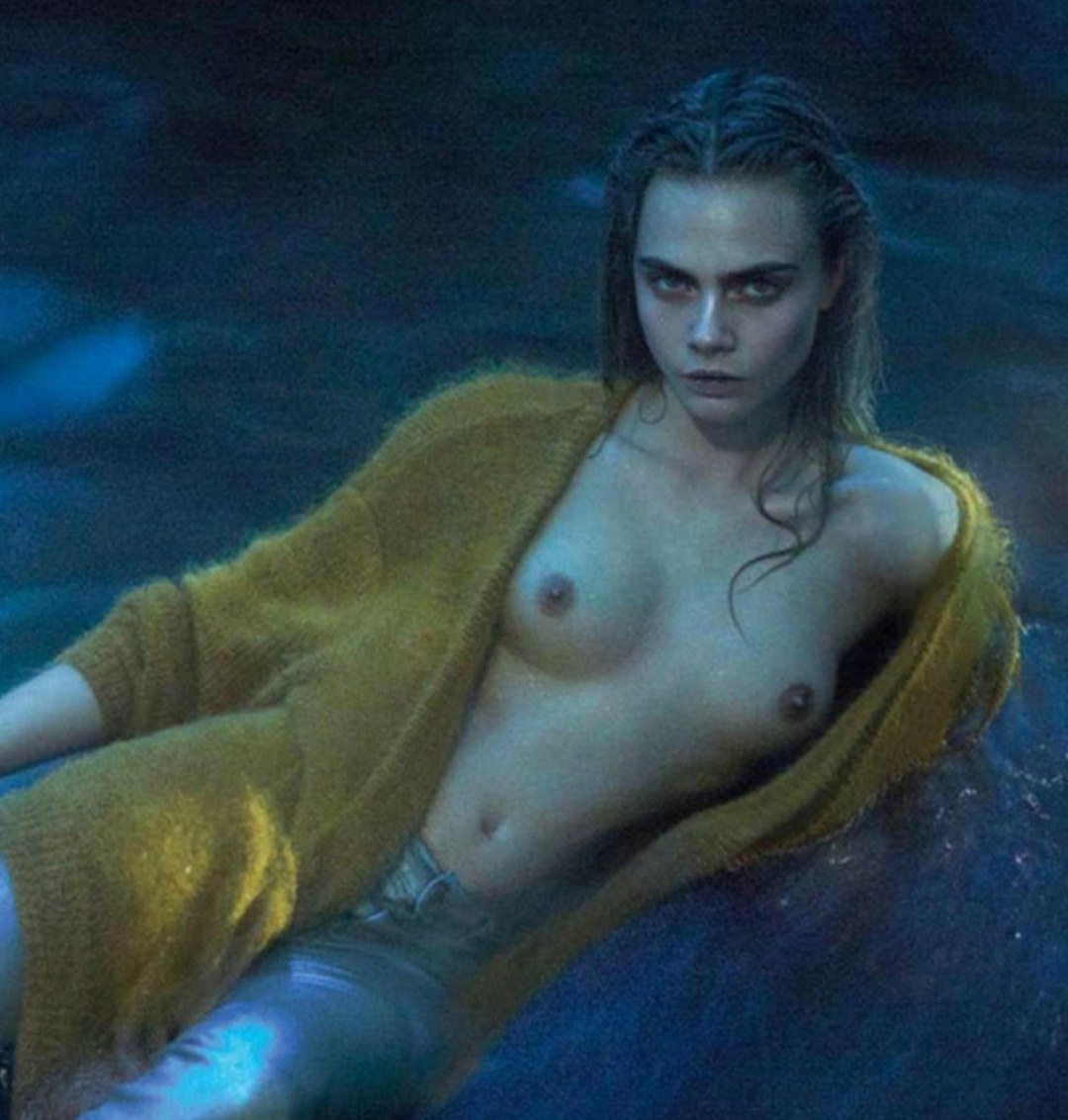 Cara Delevingne en topless
