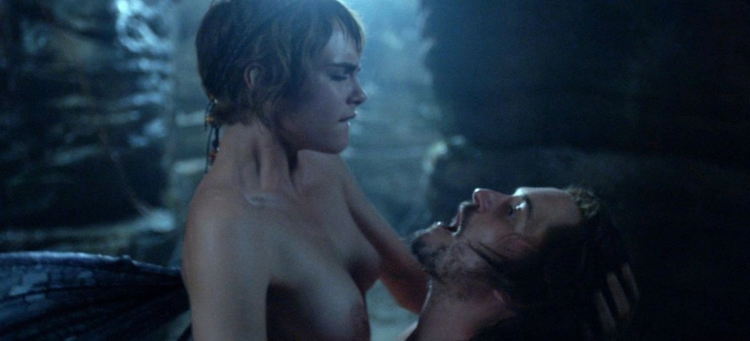 Cara Delevingne en topless