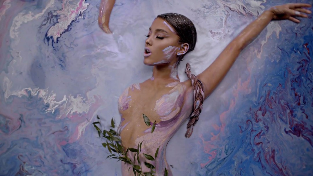 Ariana Grande Dios es una mujer