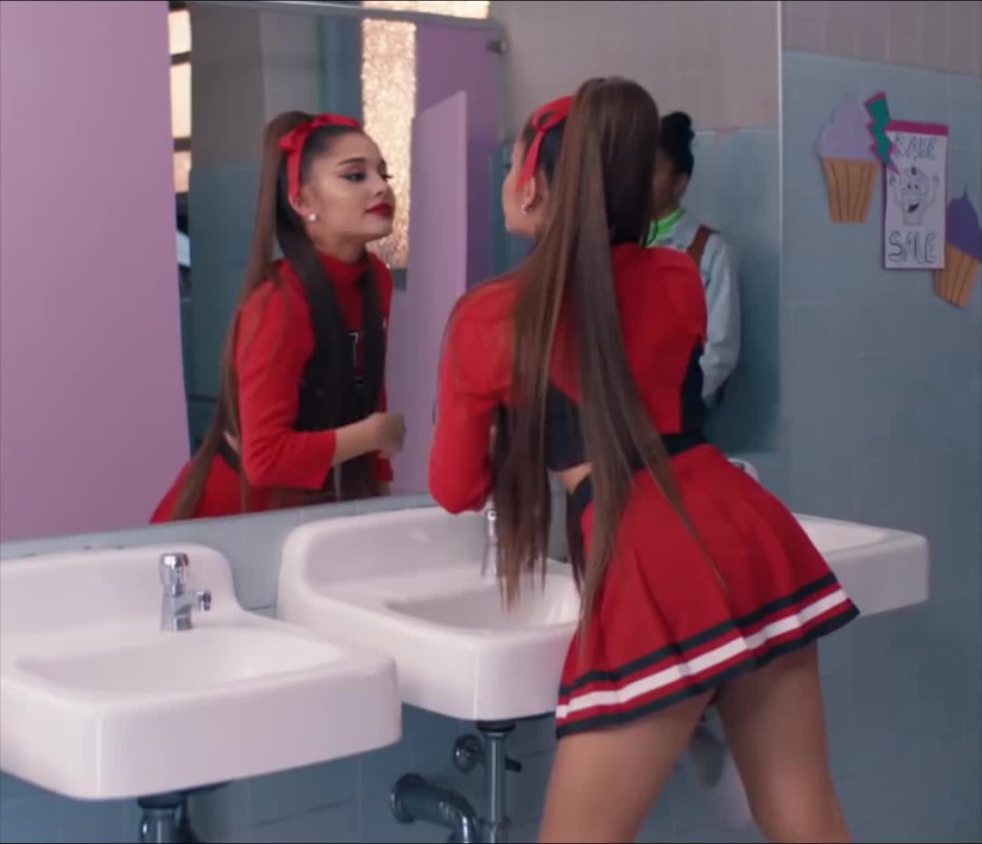 Ariana Grande lesbiana