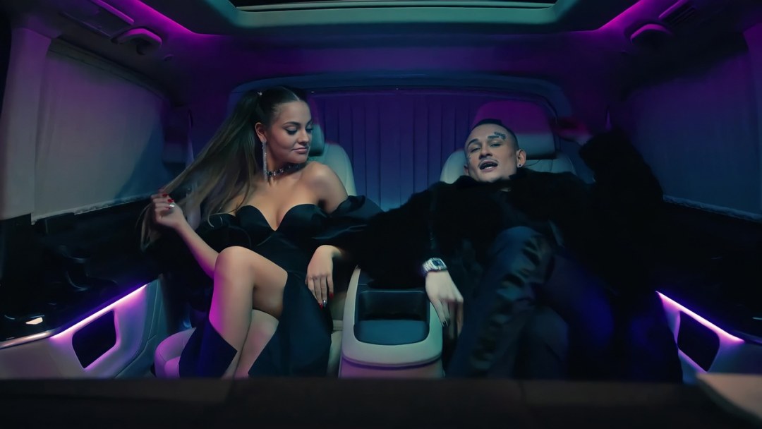 Dila en el clip de Morgenstern