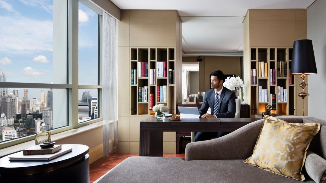 Es hora de atar una película con comida tailandesa