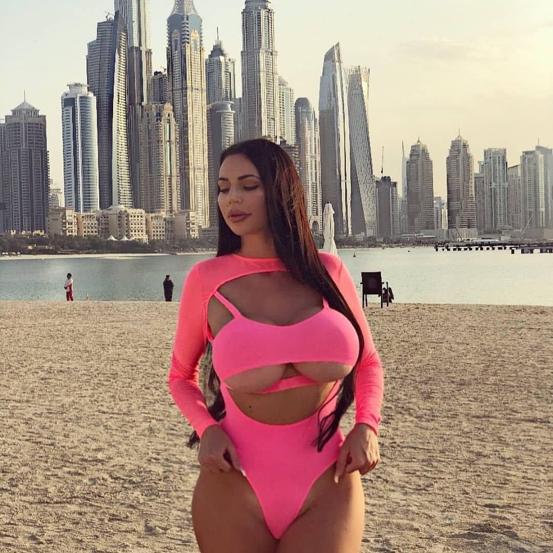 Camareras desnudas de la rubia