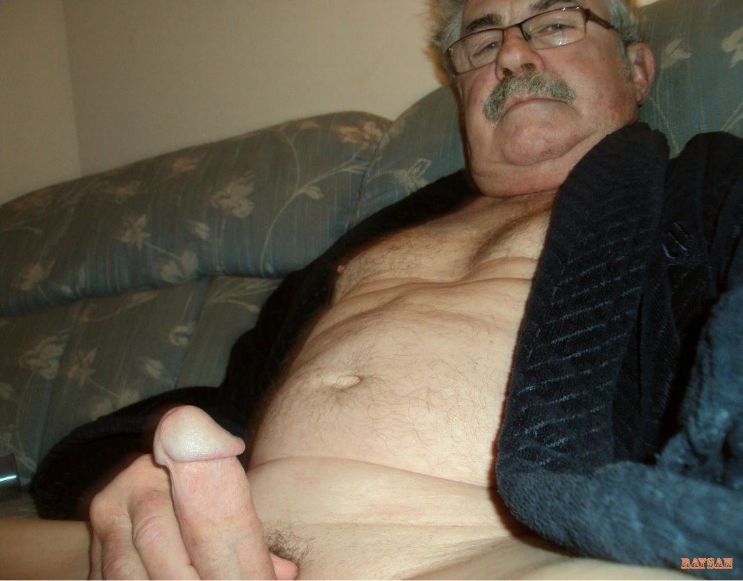Personas viejas desnudas con grandes