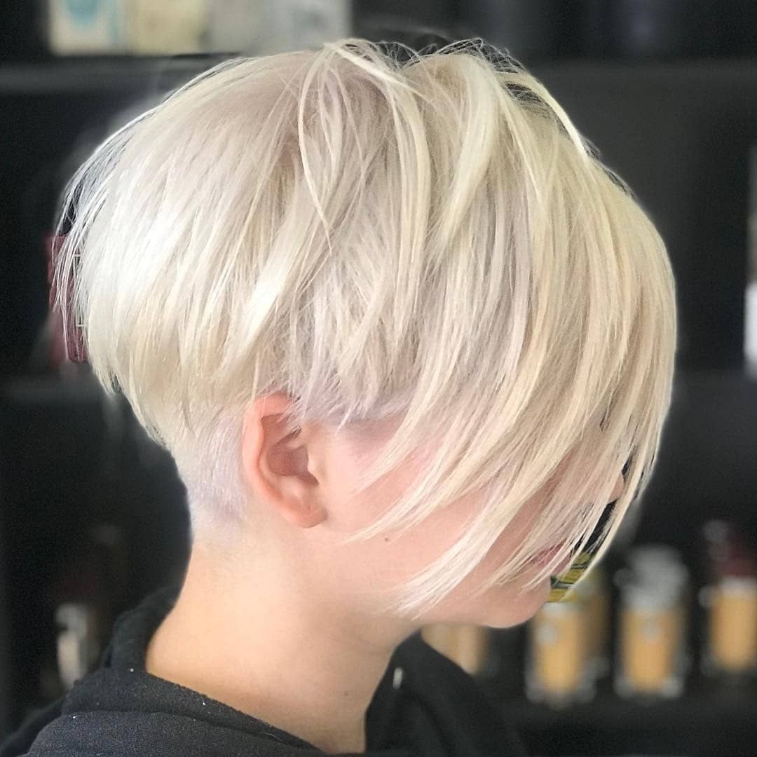 Corte de pelo de pixie blanet