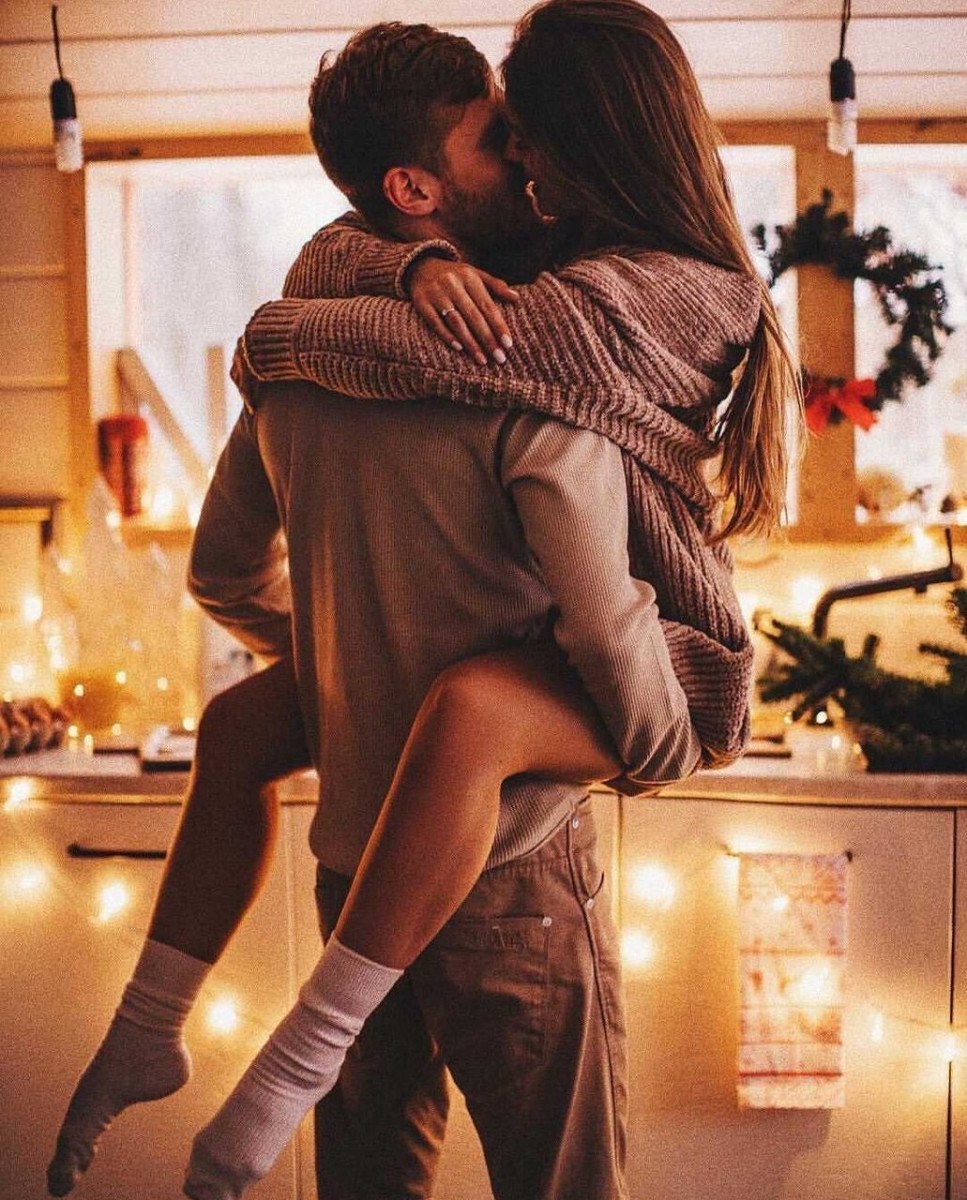 Beso de un chico y chicas