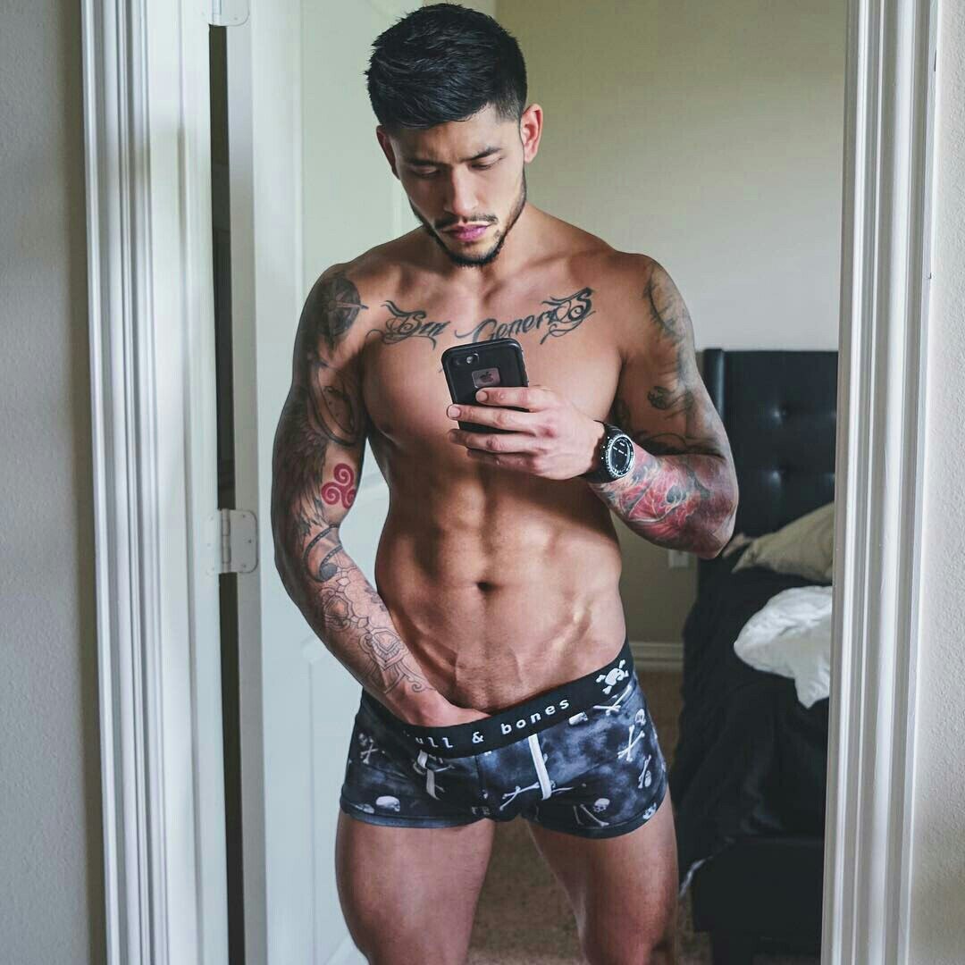 Bruno Ezequiel Duarte desnudo sin bragas