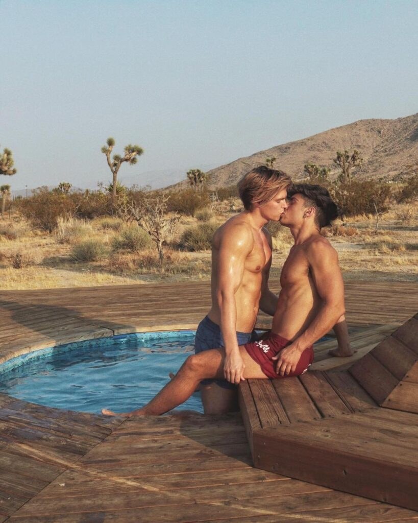 Kirill Andreev desnudo