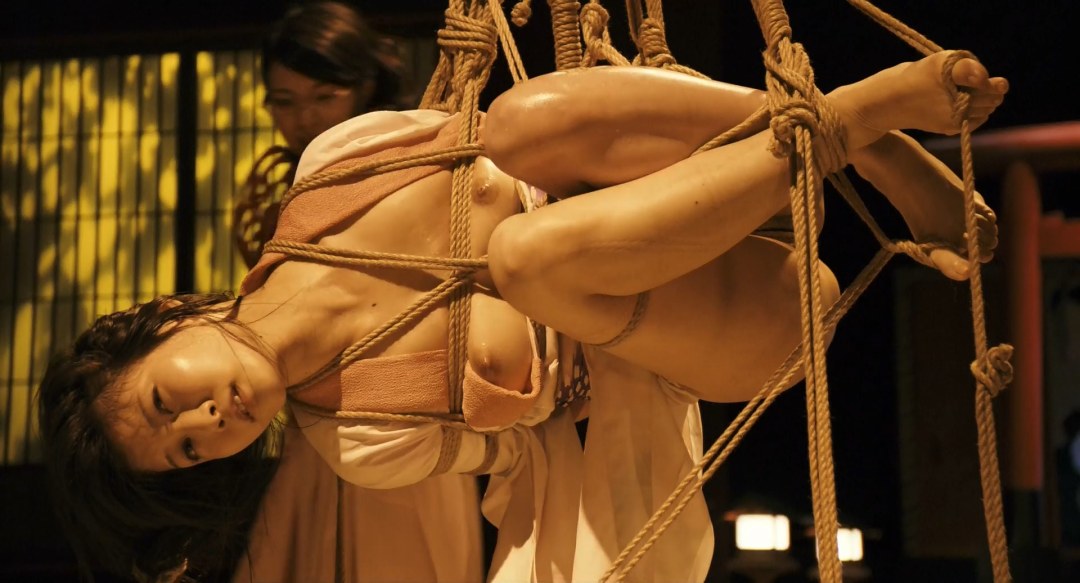 Las bellezas europeas dominan el chico desnudo en Gotporn