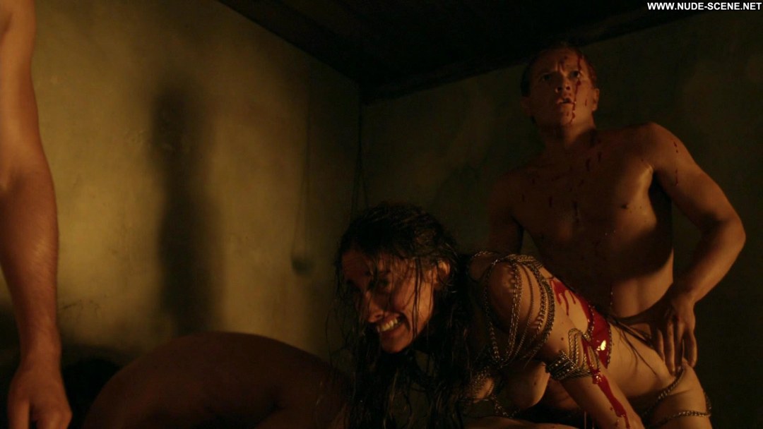 Manu Bennett Spartak Blood y arena desnuda