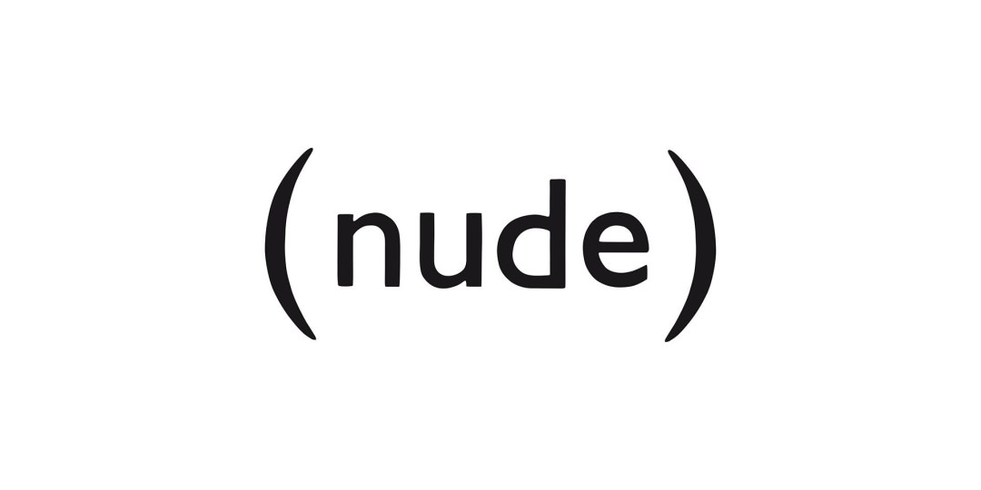 Brand de ropa italiana desnuda