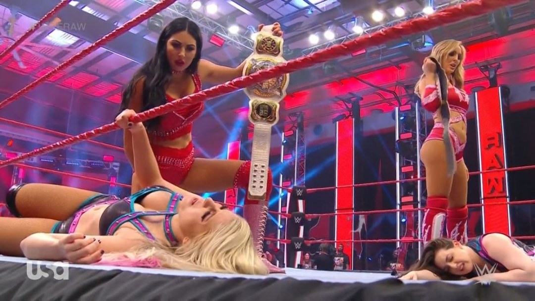 ¿La página de Diva de la WWE se está eliminando en el porno?