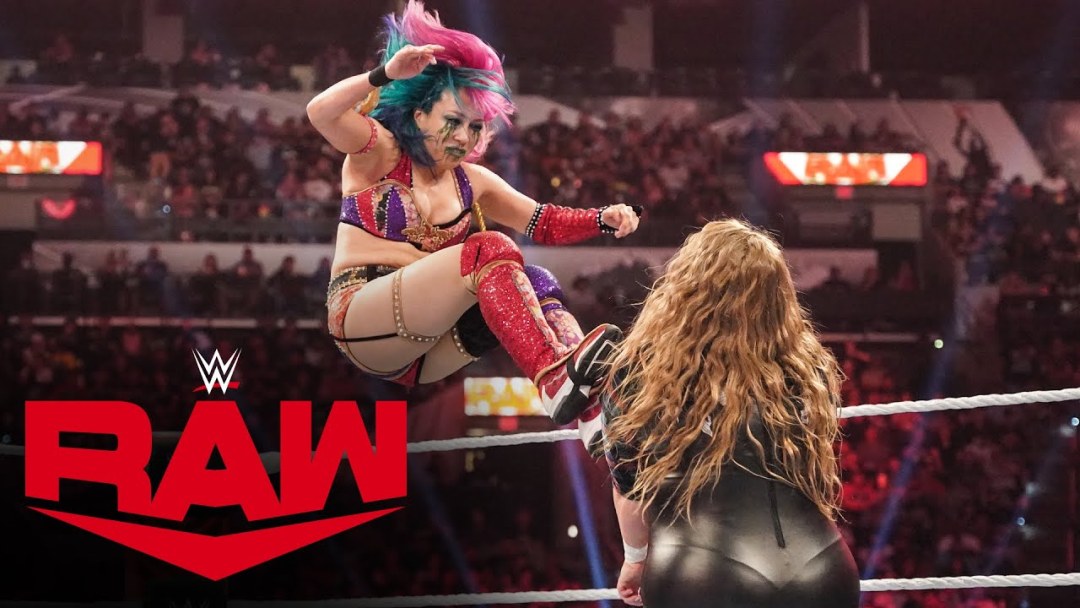 WWE Nikki Bella vs Carmella TLC