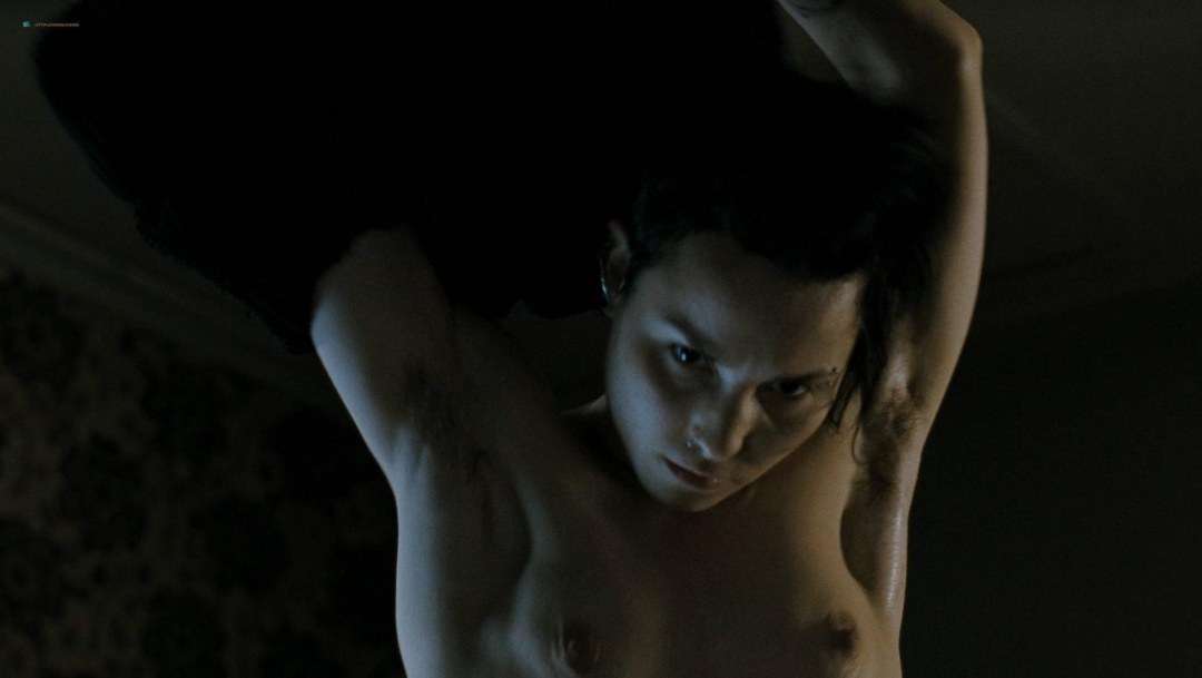 Trina Durholm Queen of Hearts / Trine Dyrholm Dronningen (2019) desnuda