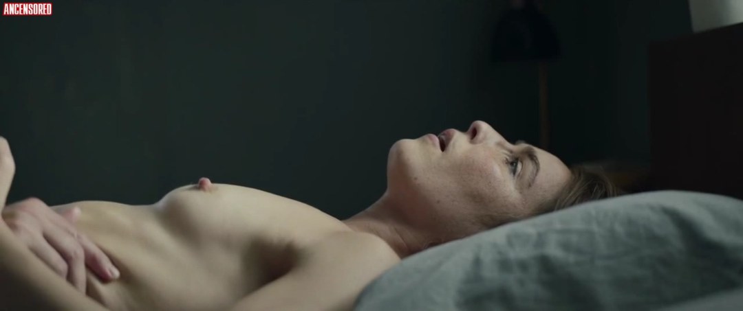 Numi Rasas en la película Strapon