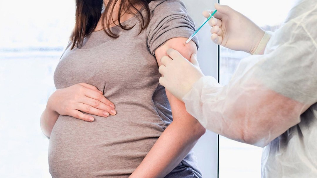Para las mujeres embarazadas, dice el médico