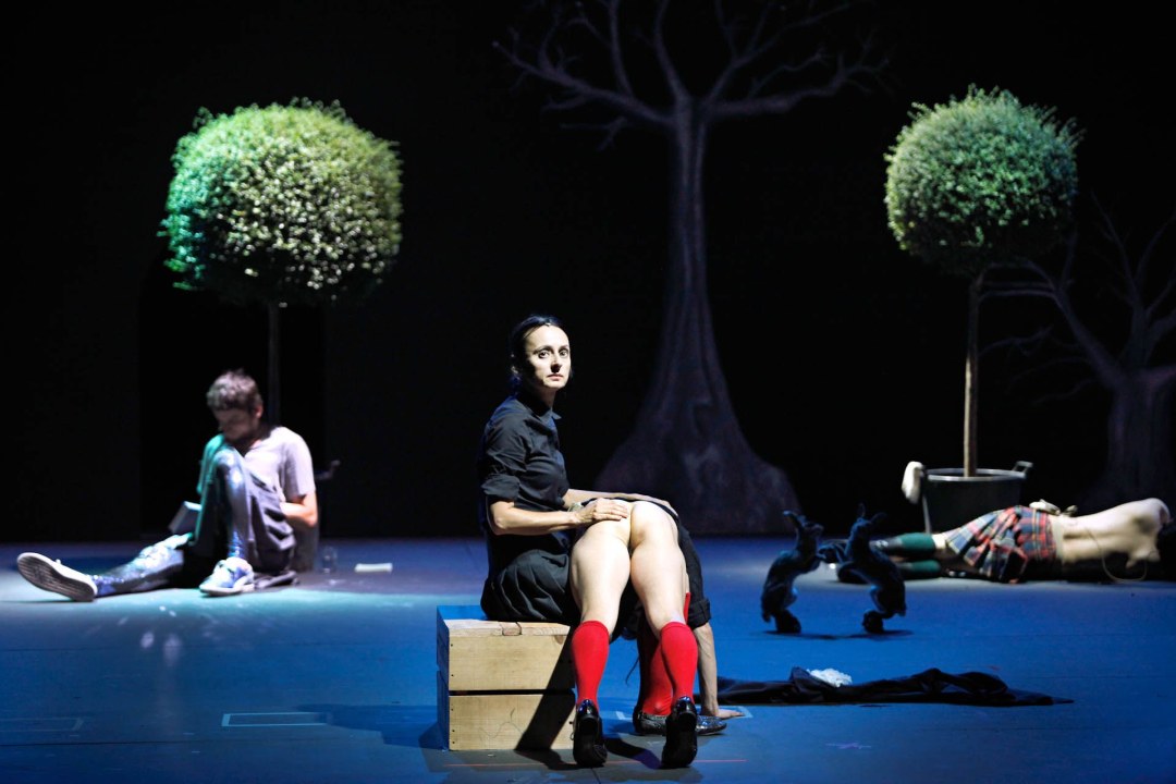 Scarla Carta actuación de Angeliki Liddell