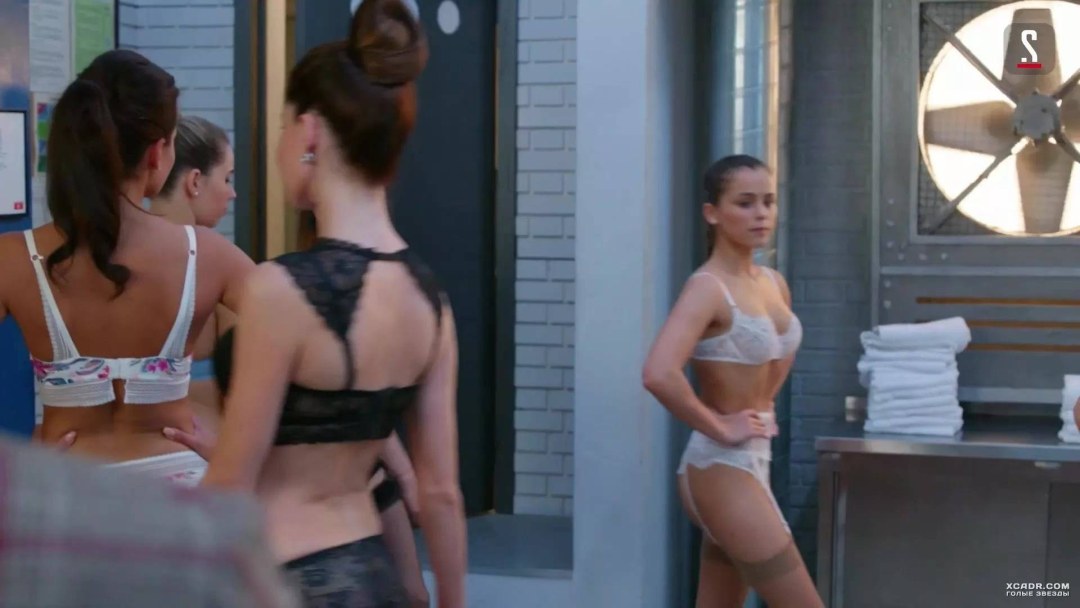 Alexandra Kuzenkin en la serie Hotel Eleon