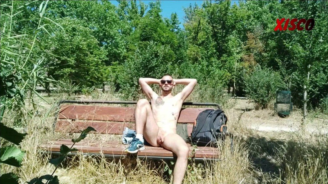 Anal en las tetas grandes públicas