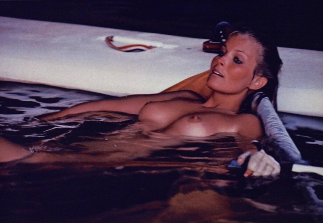 Escenas eróticas de la película Luna 1979