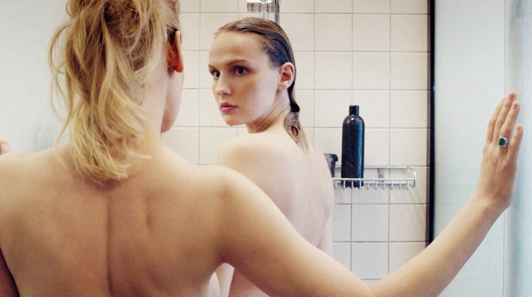 Daria Pynzar en un traje de baño 2020