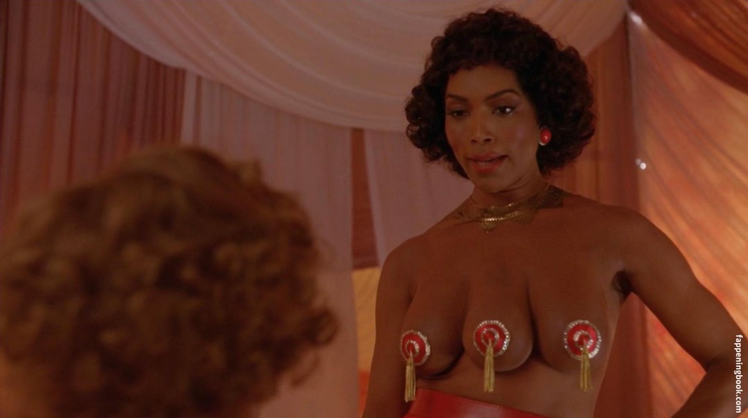 Fotos eróticas de Angela Basset